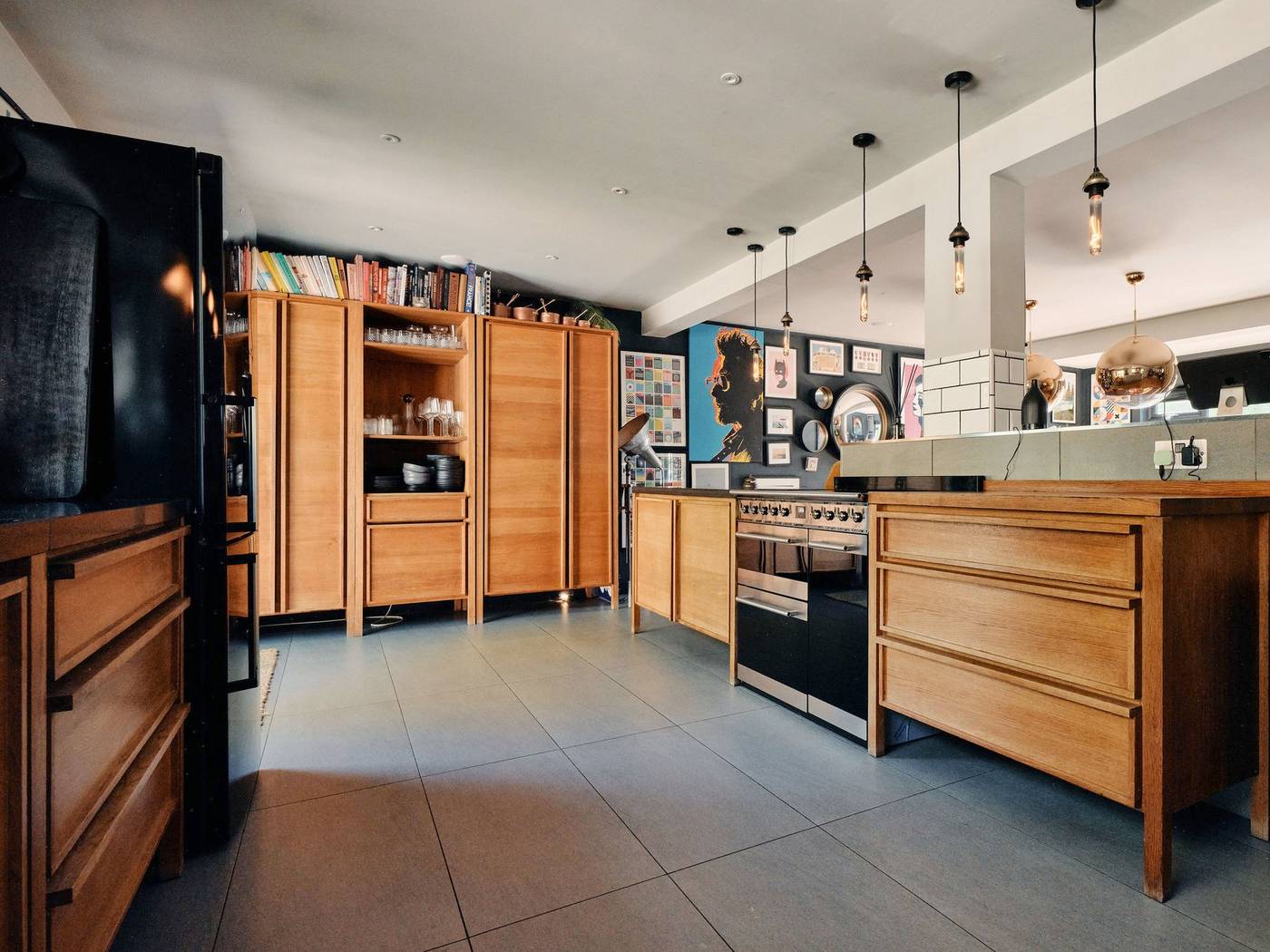 The oak kitchen with island and range cooker